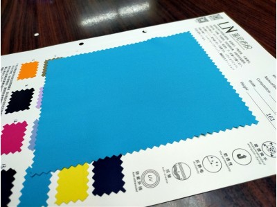 GZ-DG 1969  彈力斜紋  88%T 12%SP  幅寬：136CM  克重：161GSM  吸濕速乾  防透性  抗靜電 側面照